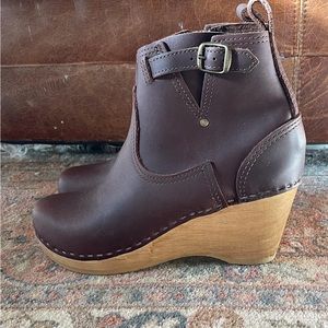 No 6 Brown Leather Clog Buckle Boot